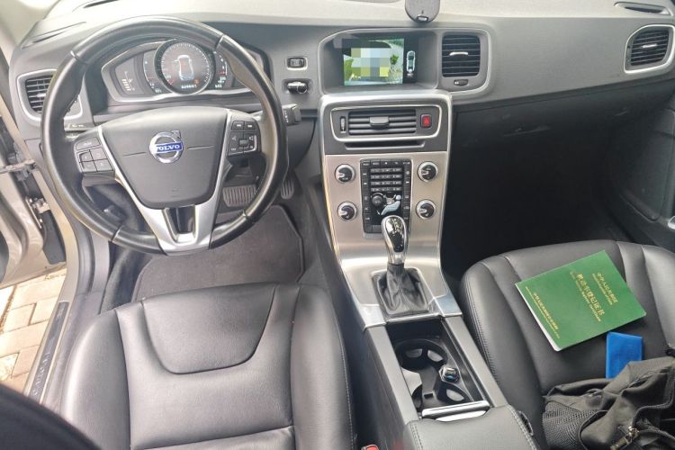 Used Volvo S60 2016 S60L T4 Zhiyuan Edition Center Console