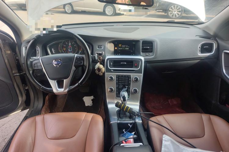 Used Volvo S60 2016 S60L T4 Zhiyuan Edition Center Console