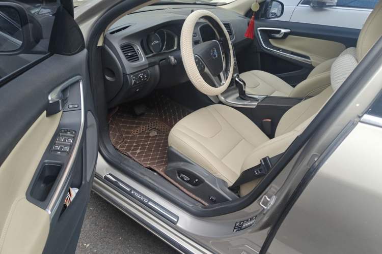 Used Volvo S60 2016 S60L T4 Zhiyuan Edition Driver Seat