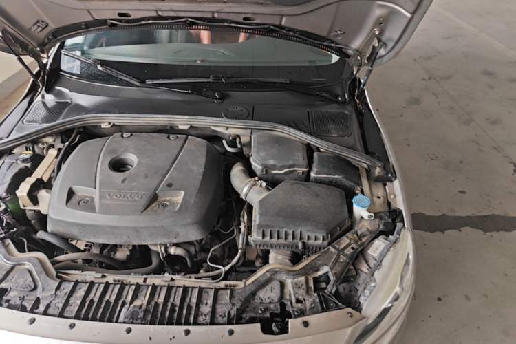 Used Volvo S60 2016 S60L T4 Zhiyuan Edition Engine Bay Left
