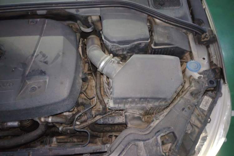 Used Volvo S60 2016 S60L T4 Zhiyuan Edition Engine Bay Left