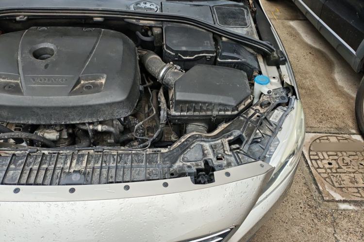 Used Volvo S60 2016 S60L T4 Zhiyuan Edition Engine Bay Left