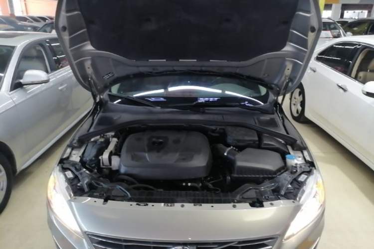 Used Volvo S60 2016 S60L T4 Zhiyuan Edition Engine Bay