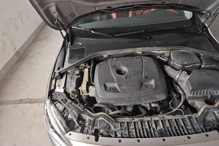 Used Volvo S60 2016 S60L T4 Zhiyuan Edition Engine Bay Right