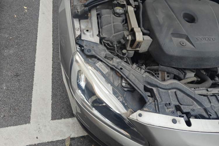 Used Volvo S60 2016 S60L T4 Zhiyuan Edition Engine Bay Right