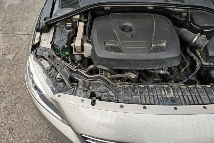 Used Volvo S60 2016 S60L T4 Zhiyuan Edition Engine Bay Right