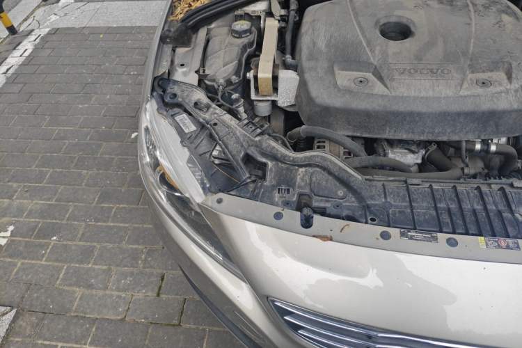 Used Volvo S60 2016 S60L T4 Zhiyuan Edition Engine Bay Right