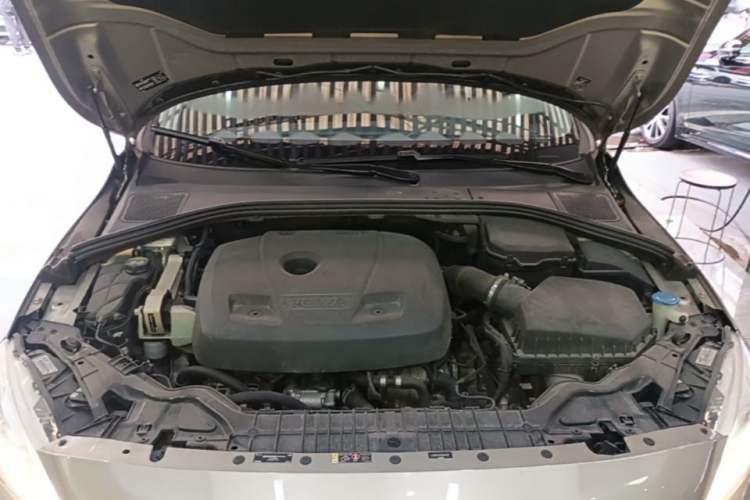 Used Volvo S60 2016 S60L T4 Zhiyuan Edition Engine Bay