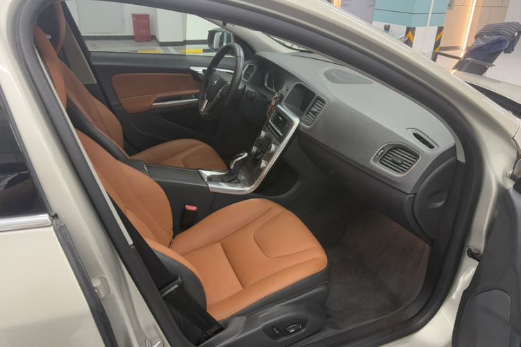 Used Volvo S60 2016 S60L T4 Zhiyuan Edition Exterior 1