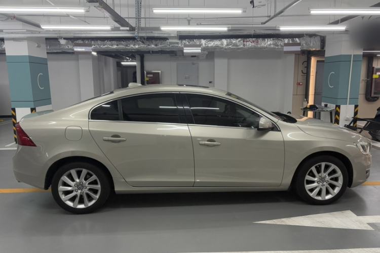 Used Volvo S60 2016 S60L T4 Zhiyuan Edition Exterior 3