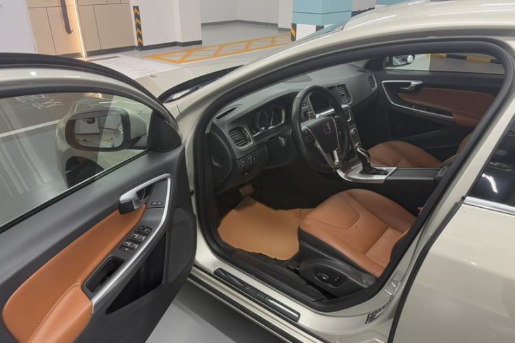 Used Volvo S60 2016 S60L T4 Zhiyuan Edition Exterior 5