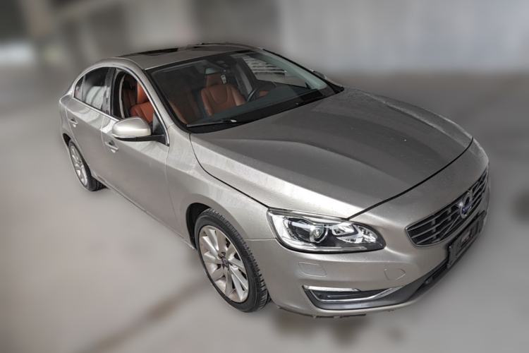 Used Volvo S60 2016 S60L T4 Zhiyuan Edition Front Right 45 Deg