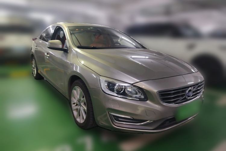 Used Volvo S60 2016 S60L T4 Zhiyuan Edition Front Right 45 Deg
