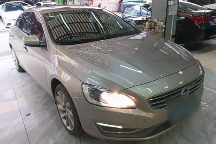 Used Volvo S60 2016 S60L T4 Zhiyuan Edition Front Right 45 Deg