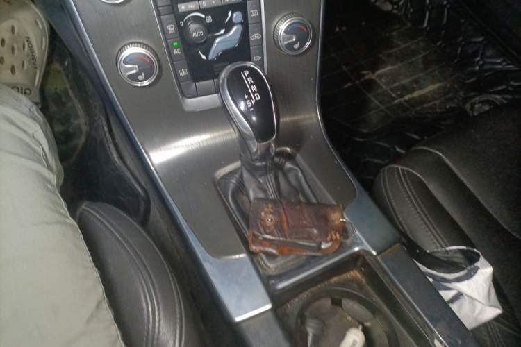 Used Volvo S60 2016 S60L T5 Intelligent Drive Edition Gear Lever