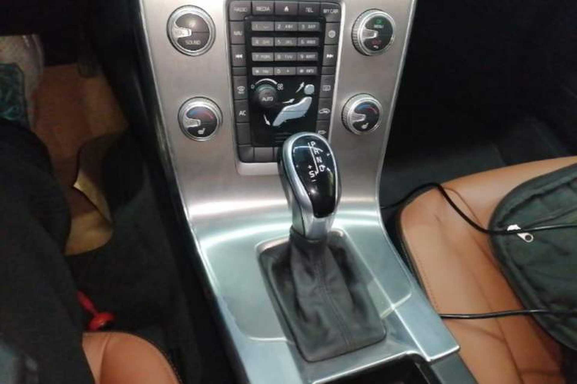 Used Volvo S60 2016 S60L T4 Zhiyuan Edition Gear Lever