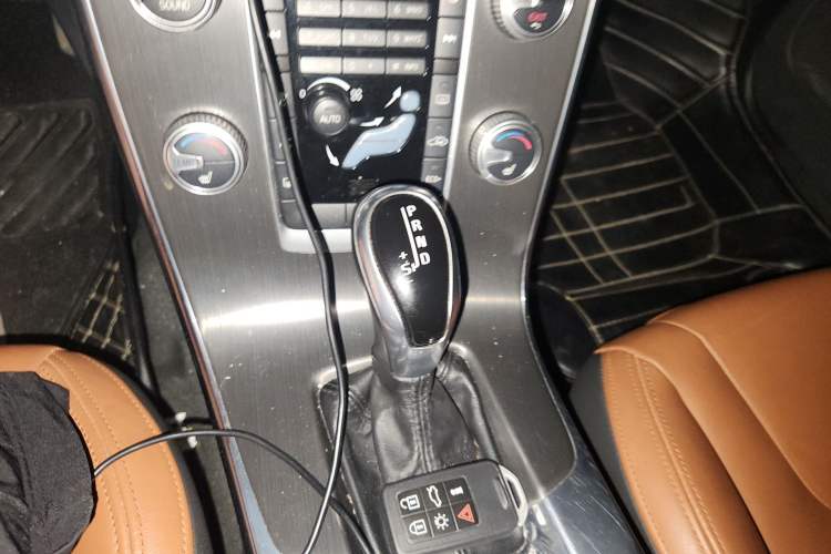 Used Volvo S60 2016 S60L T5 Intelligent Drive Edition Gear Lever