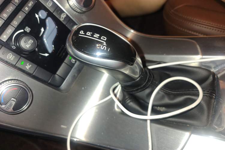 Used Volvo S60 2016 S60L T3 Smart Drive Edition Gear Lever