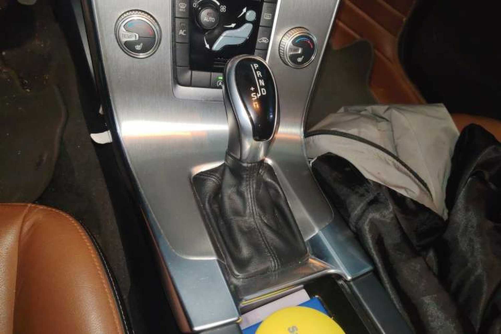 Used Volvo S60 2016 S60L T4 Zhiyuan Edition Gear Lever