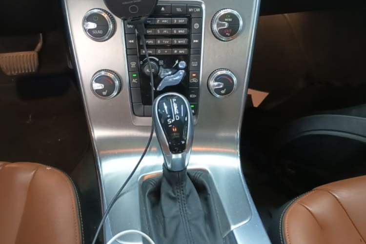 Used Volvo S60 2016 S60L T4 Zhiyuan Edition Gear Lever