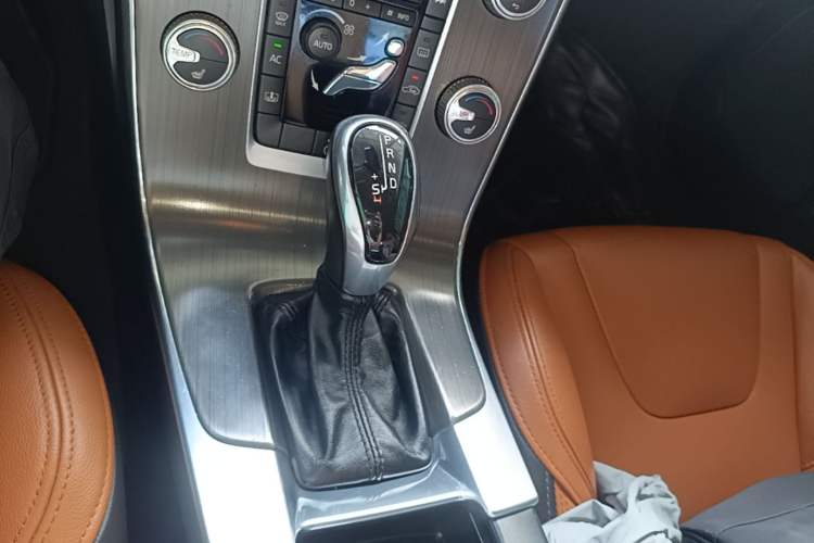Used Volvo S60 2016 S60L T5 Intelligent Drive Edition Gear Lever