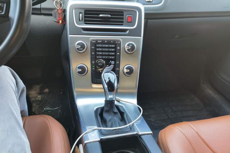 Used Volvo S60 2016 S60L T3 Smart Drive Edition Gear Lever