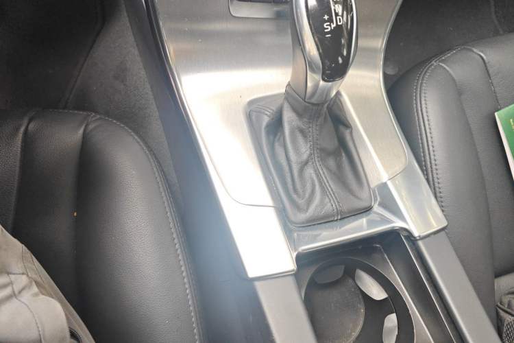 Used Volvo S60 2016 S60L T4 Zhiyuan Edition Gear Lever