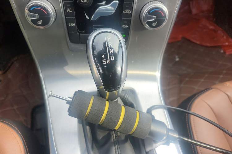 Used Volvo S60 2016 S60L T4 Zhiyuan Edition Gear Lever