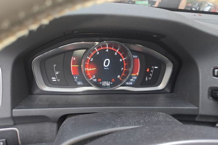 Used Volvo S60 2016 S60L T4 Zhiyuan Edition Instrument Cluster