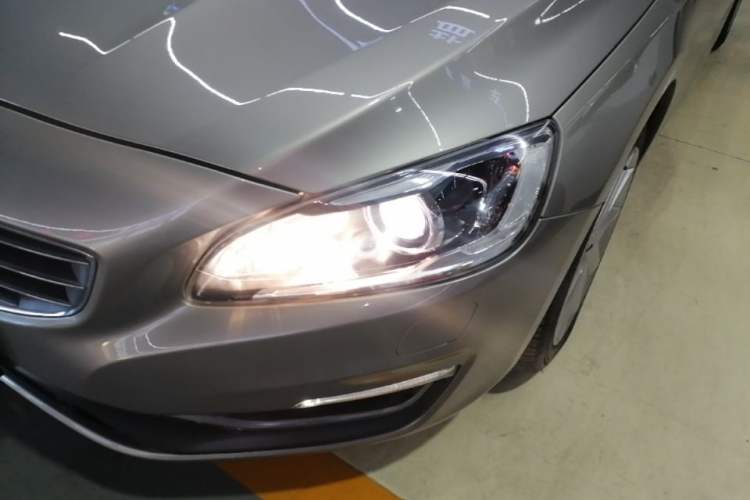 Used Volvo S60 2016 S60L T4 Zhiyuan Edition Left Front Headlight