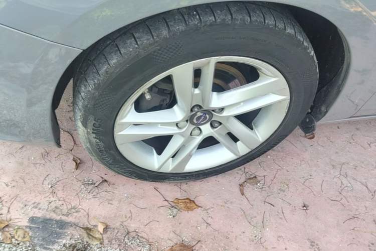 Used Volvo S60 2016 S60L T5 Intelligent Drive Edition Left Front Wheel Hub
