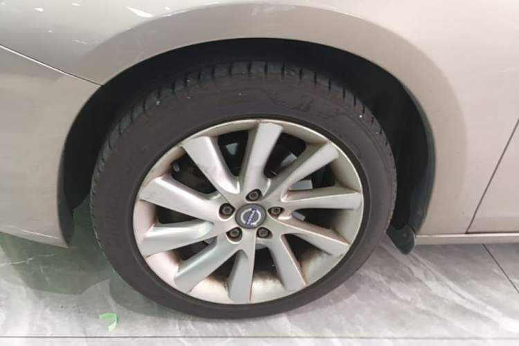 Used Volvo S60 2016 S60L T4 Zhiyuan Edition Left Front Wheel Hub