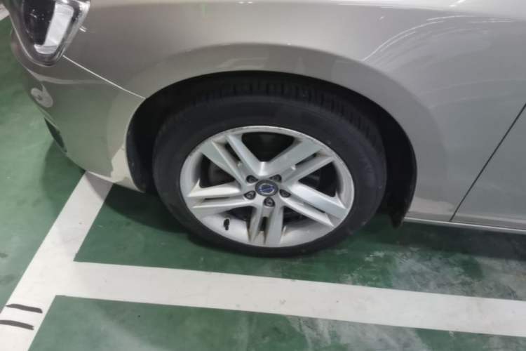 Used Volvo S60 2016 S60L T5 Intelligent Drive Edition Left Front Wheel Hub