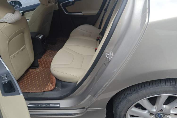 Used Volvo S60 2016 S60L T4 Zhiyuan Edition Left Rear Seat