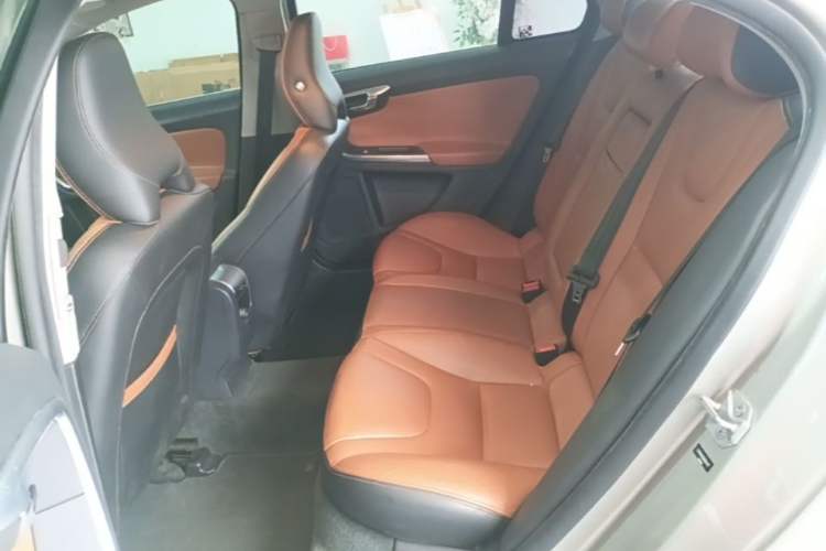 Used Volvo S60 2016 S60L T4 Zhiyuan Edition Left Rear Seat
