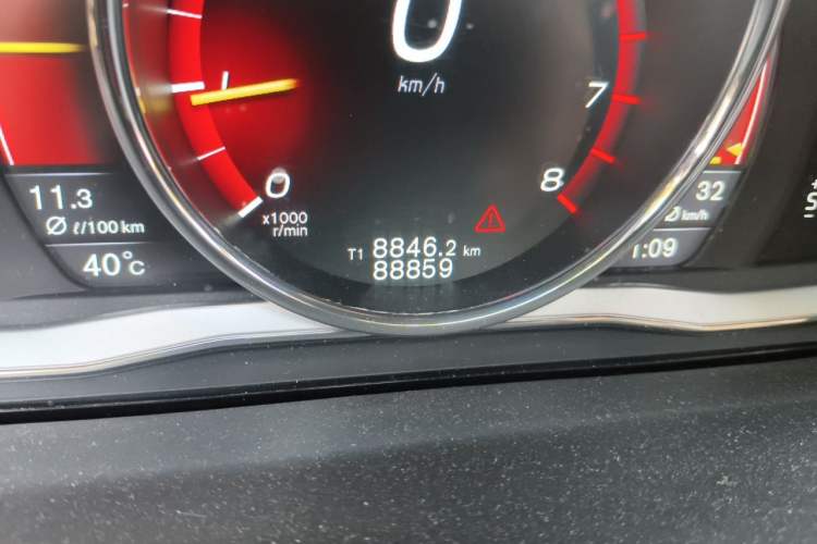 Used Volvo S60 2016 S60L T5 Intelligent Drive Edition Odometer Close Up