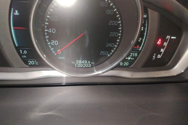 Used Volvo S60 2016 S60L T4 Zhiyuan Edition Odometer Close Up