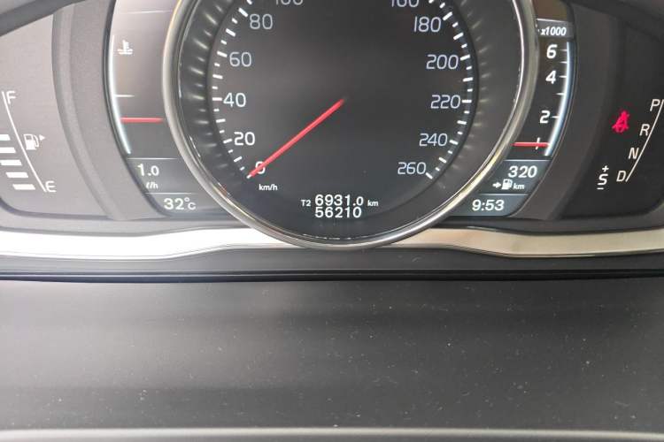Used Volvo S60 2016 S60L T4 Zhiyuan Edition Odometer Close Up