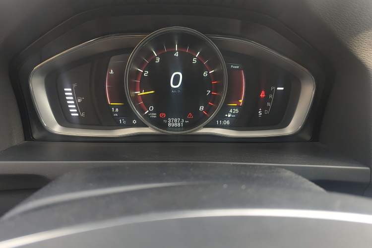 Used Volvo S60 2016 S60L T4 Zhiyuan Edition Odometer Close Up