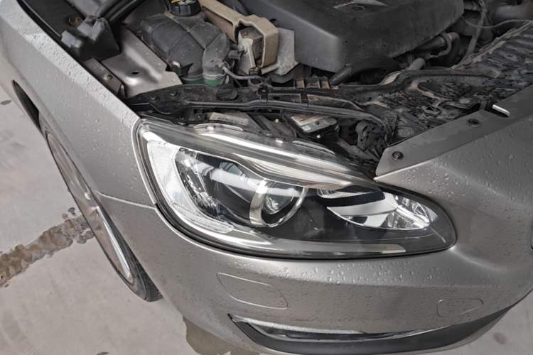Used Volvo S60 2016 S60L T4 Zhiyuan Edition Right Front Headlight
