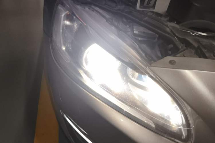 Used Volvo S60 2016 S60L T4 Zhiyuan Edition Right Front Headlight