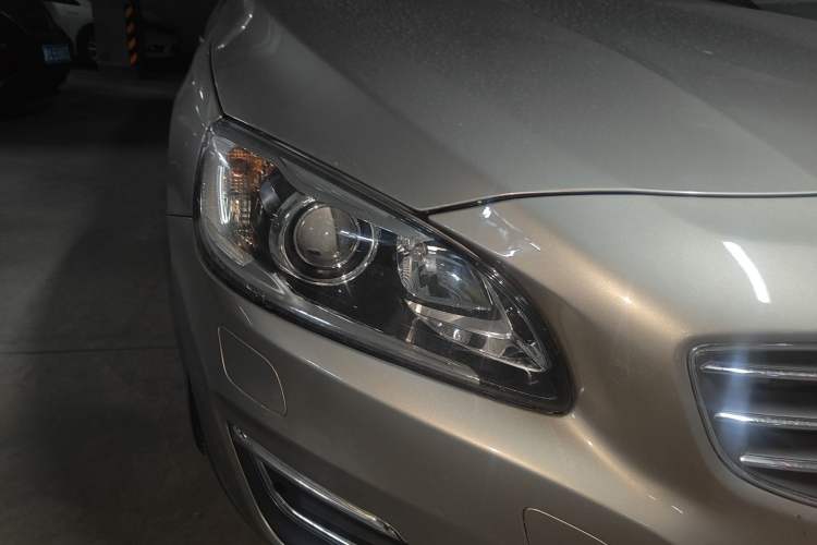 Used Volvo S60 2016 S60L T5 Intelligent Drive Edition Right Front Headlight