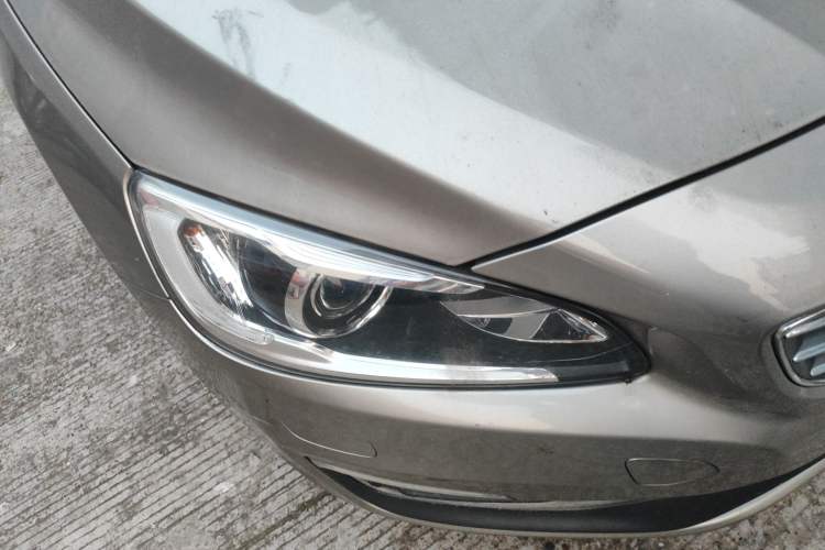 Used Volvo S60 2016 S60L T4 Zhiyuan Edition Right Front Headlight
