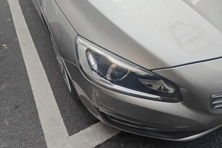 Used Volvo S60 2016 S60L T4 Zhiyuan Edition Right Front Headlight