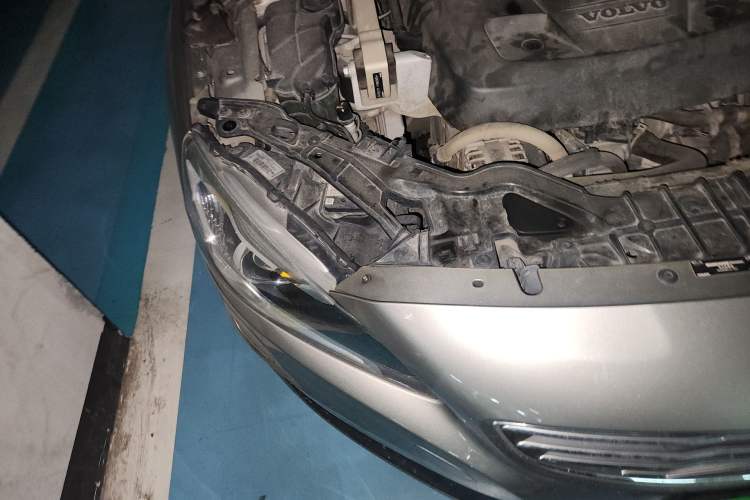Used Volvo S60 2016 S60L T5 Intelligent Drive Edition Right Front Headlight