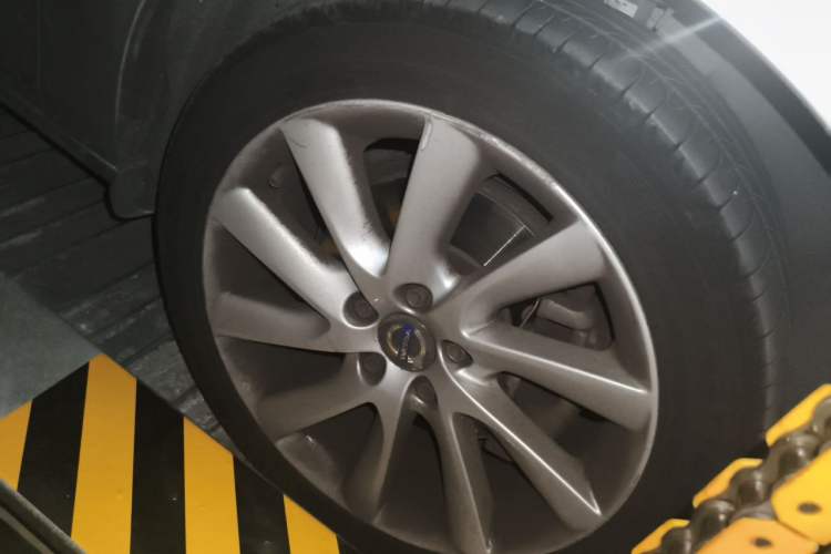 Used Volvo S60 2016 S60L T4 Zhiyuan Edition Right Front Wheel Hub