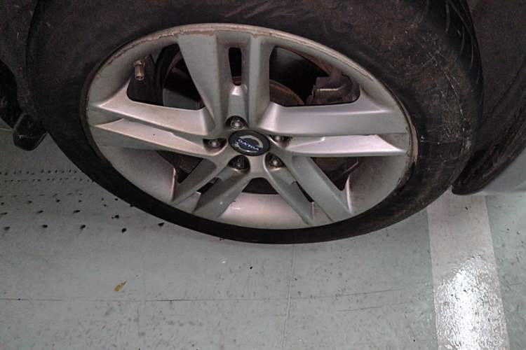 Used Volvo S60 2016 S60L T5 Intelligent Drive Edition Right Front Wheel Hub