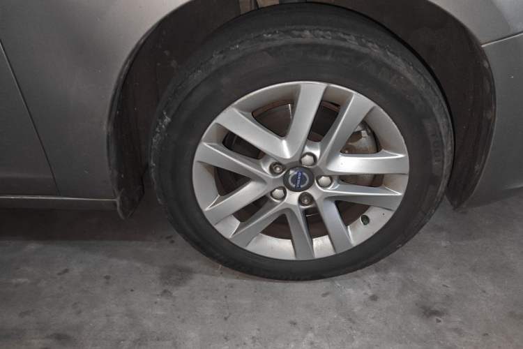 Used Volvo S60 2016 S60L T3 Smart Drive Edition Right Front Wheel Hub