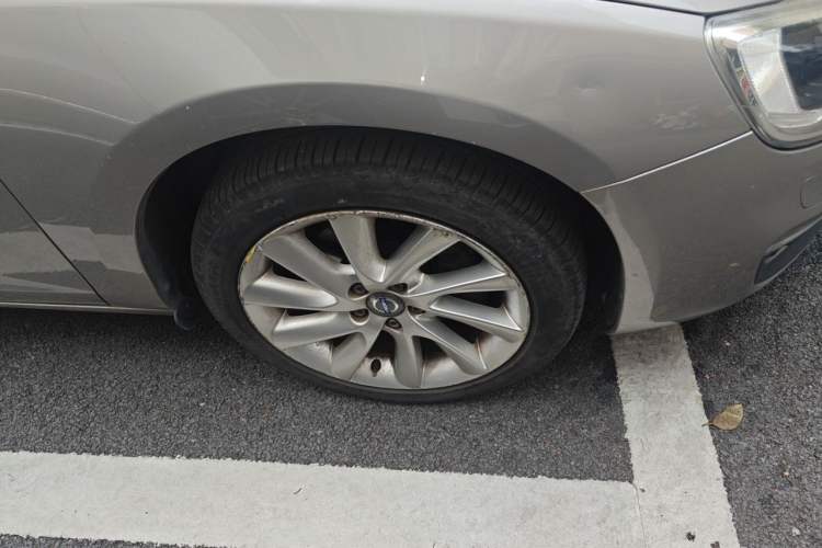 Used Volvo S60 2016 S60L T4 Zhiyuan Edition Right Front Wheel Hub