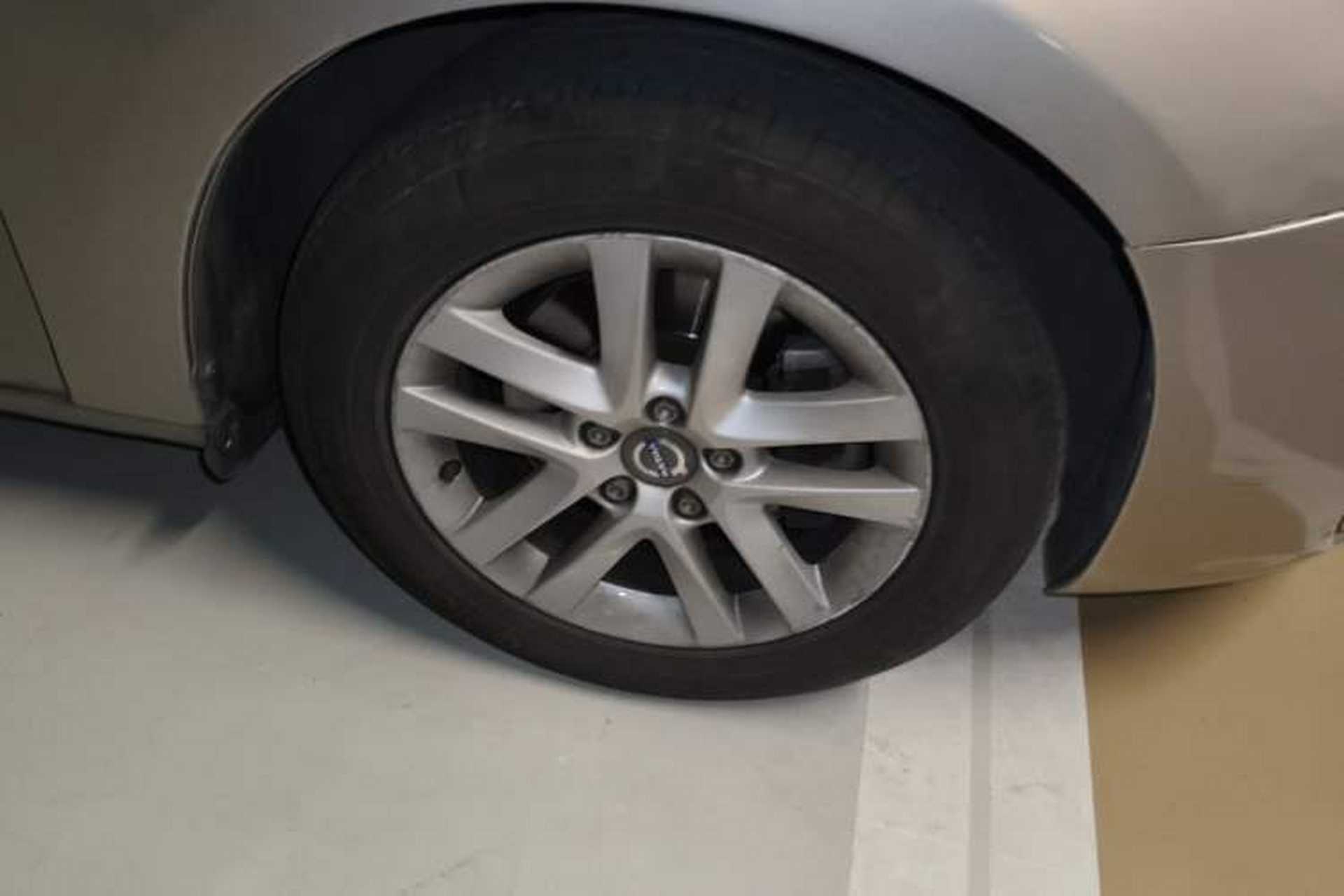Used Volvo S60 2016 S60L T3 Smart Drive Edition Right Front Wheel Hub
